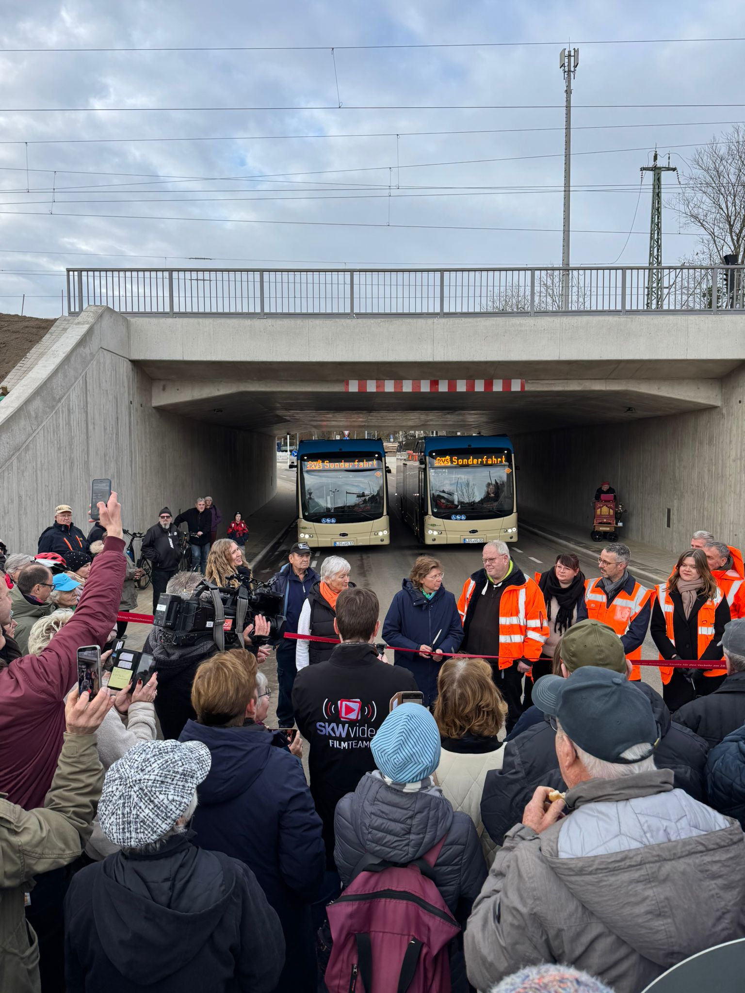 Eröffnung der neuen Brückenunterführung in KW